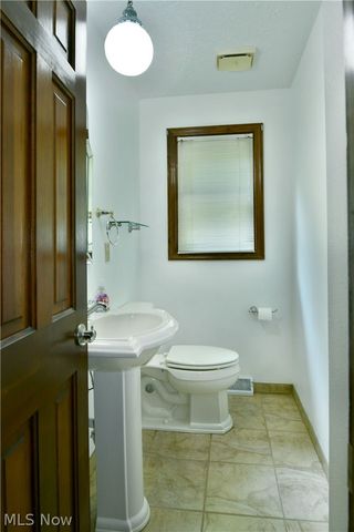 1097 Center Street E, Warren, OH 44481