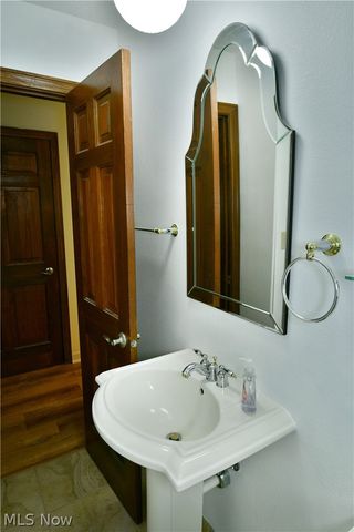 1097 Center Street E, Warren, OH 44481