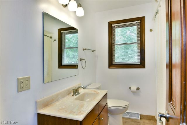 1097 Center Street E, Warren, OH 44481