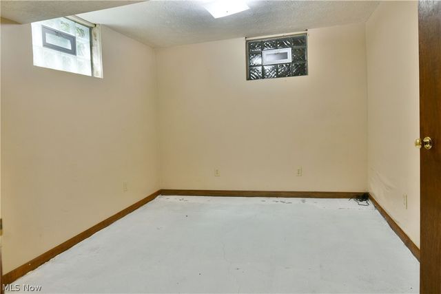 1097 Center Street E, Warren, OH 44481