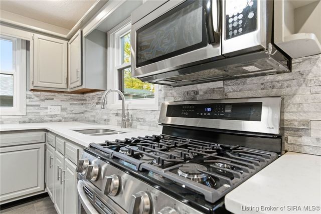 626 Maple Lane, New Albany, IN 47150