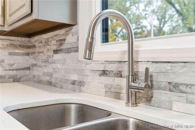 626 Maple Lane, New Albany, IN 47150