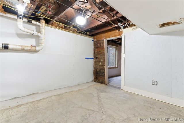 626 Maple Lane, New Albany, IN 47150