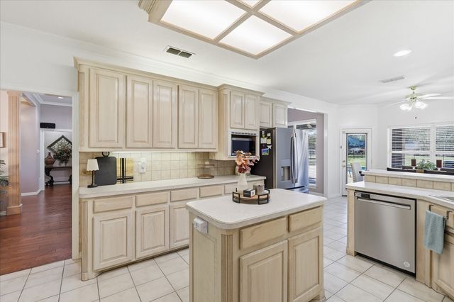 113 Green Oaks Court, Hudson Oaks, TX 76087