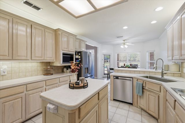 113 Green Oaks Court, Hudson Oaks, TX 76087