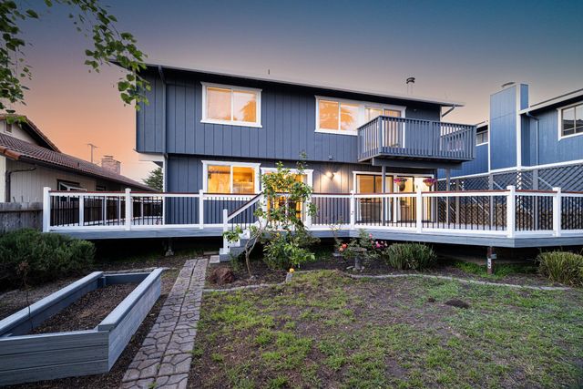256 6th Street, Half Moon Bay, CA 94037