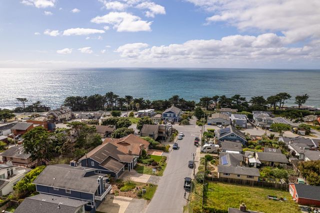 256 6th Street, Half Moon Bay, CA 94037