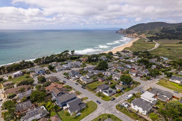 256 6th Street, Half Moon Bay, CA 94037