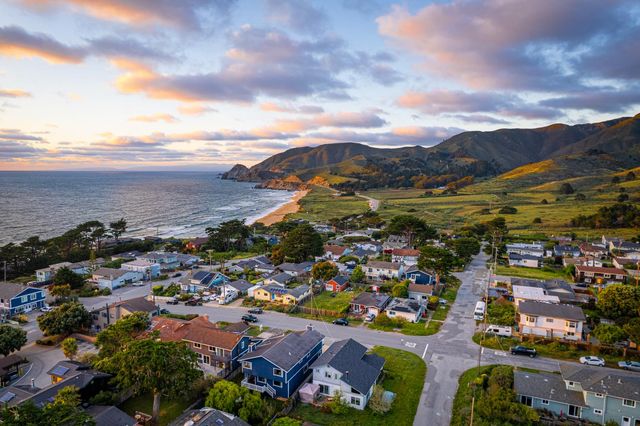 256 6th Street, Half Moon Bay, CA 94037