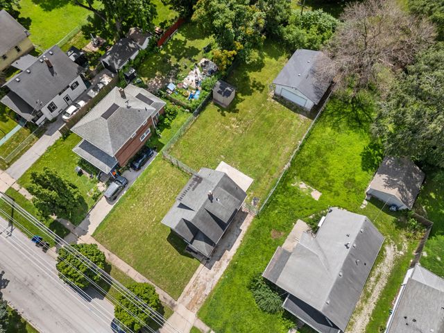 1422 Idaho Street, Des Moines, IA 50316