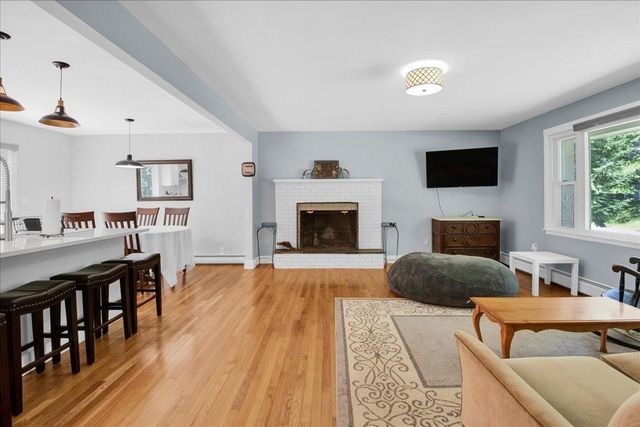 8 Deborah Drive, South Burlington, VT 05403