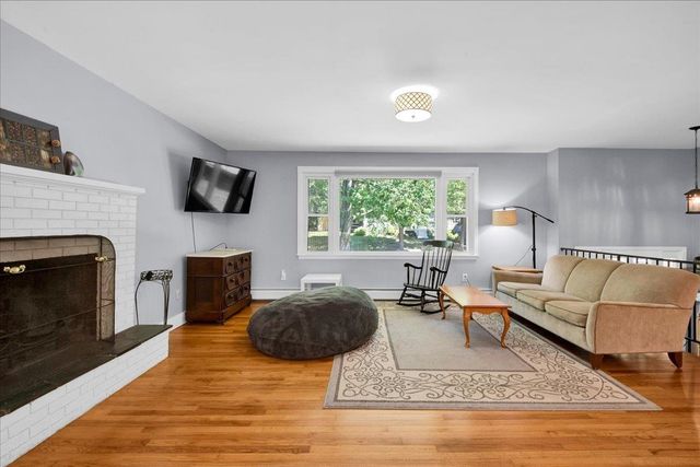 8 Deborah Drive, South Burlington, VT 05403