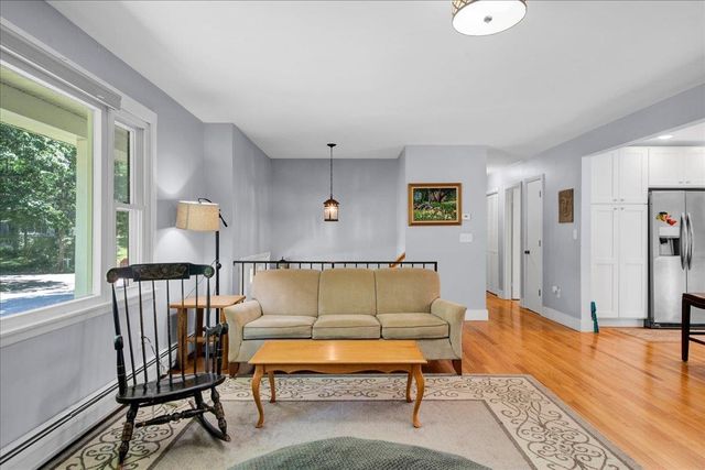 8 Deborah Drive, South Burlington, VT 05403
