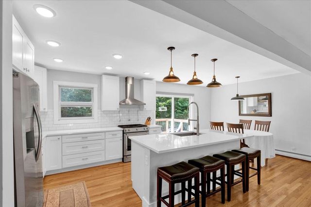 8 Deborah Drive, South Burlington, VT 05403