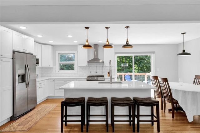 8 Deborah Drive, South Burlington, VT 05403