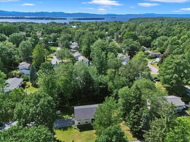 8 Deborah Drive, South Burlington, VT 05403