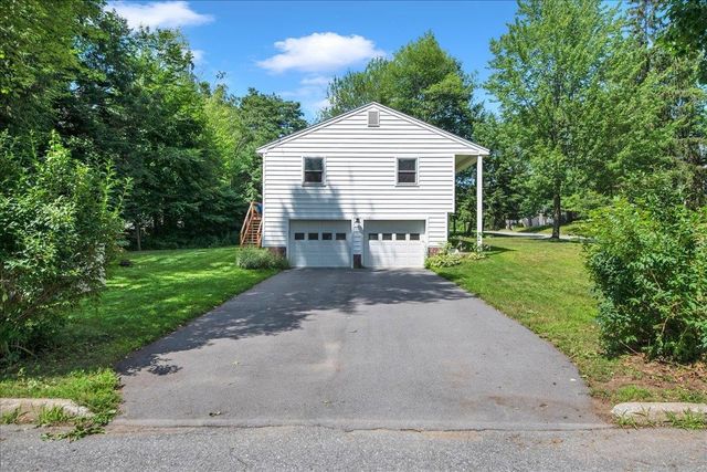 8 Deborah Drive, South Burlington, VT 05403