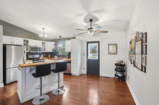 2425 Sanford Drive, Columbus, OH 43235