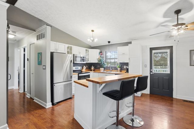 2425 Sanford Drive, Columbus, OH 43235