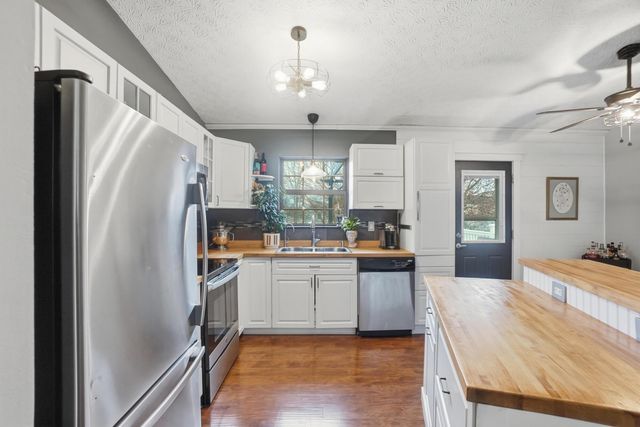 2425 Sanford Drive, Columbus, OH 43235