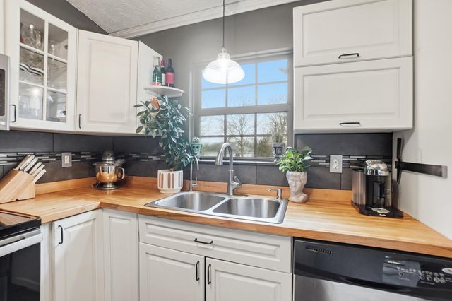 2425 Sanford Drive, Columbus, OH 43235