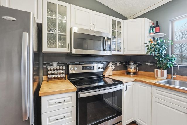 2425 Sanford Drive, Columbus, OH 43235