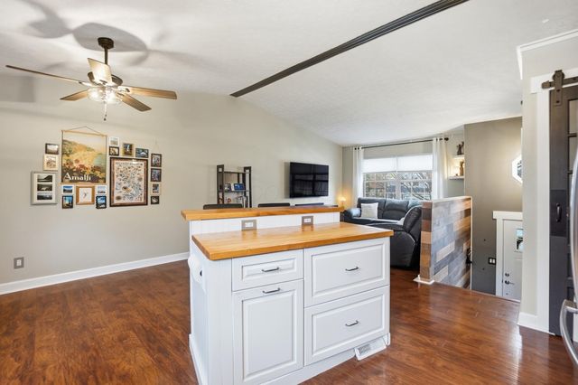 2425 Sanford Drive, Columbus, OH 43235