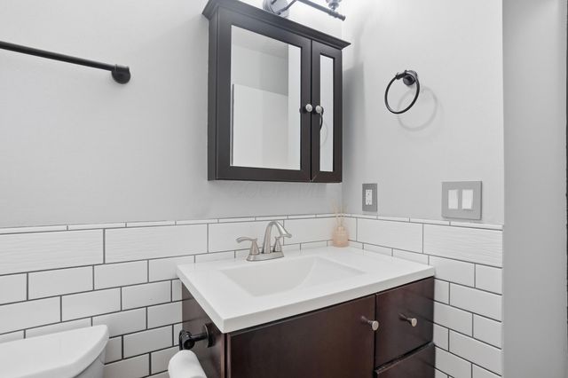 2425 Sanford Drive, Columbus, OH 43235