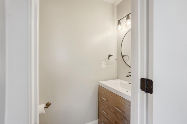 2425 Sanford Drive, Columbus, OH 43235