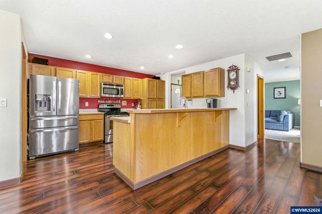 4820 Rebecca St NE, Salem, OR 97305