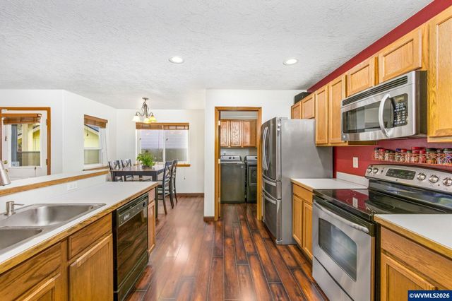 4820 Rebecca St NE, Salem, OR 97305