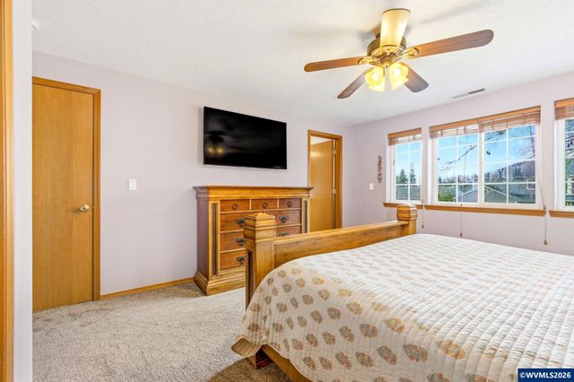 4820 Rebecca St NE, Salem, OR 97305