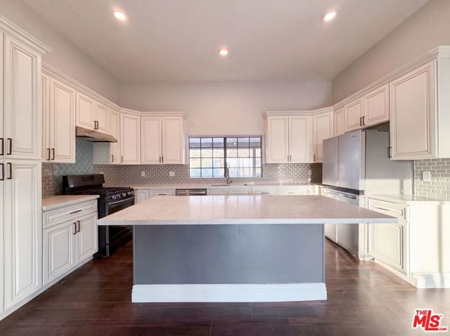1401 60th Street, Rosamond, CA 93560