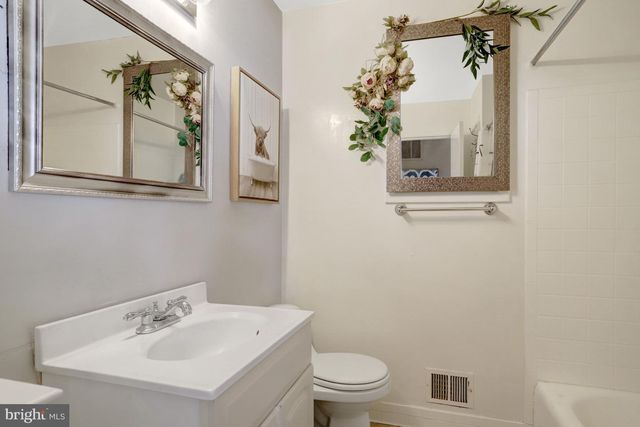 8904 CAMFIELD DR, Alexandria, VA 22308