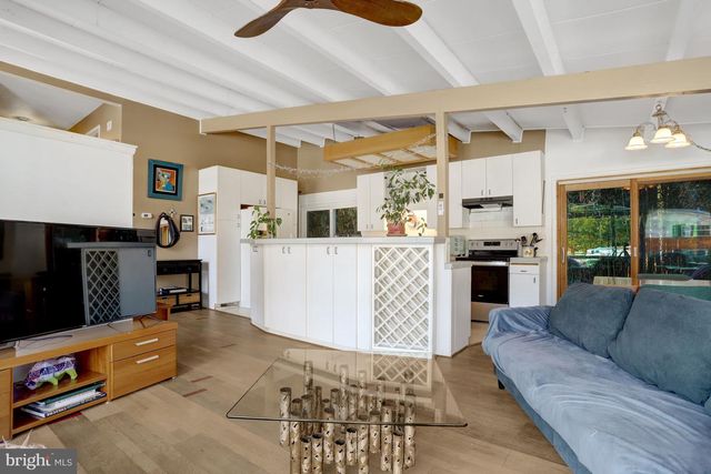 8904 CAMFIELD DR, Alexandria, VA 22308