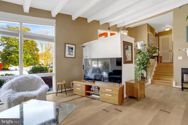 8904 CAMFIELD DR, Alexandria, VA 22308