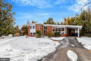 8904 CAMFIELD DR, Alexandria, VA 22308