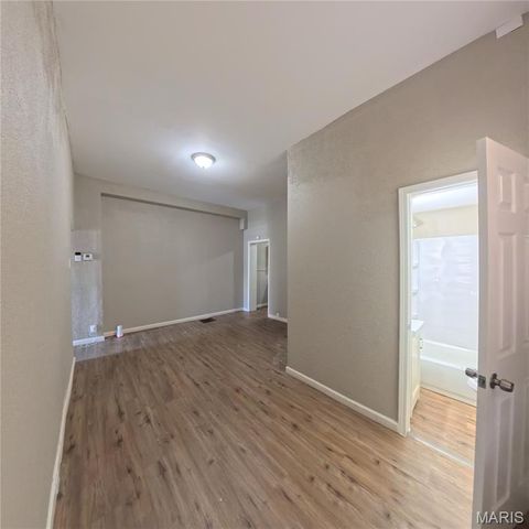 6730 Vermont Avenue, St Louis, MO 63111