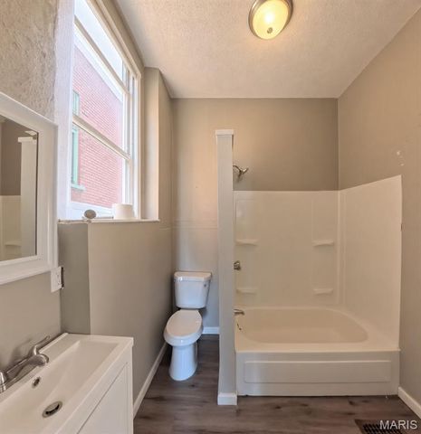 6730 Vermont Avenue, St Louis, MO 63111