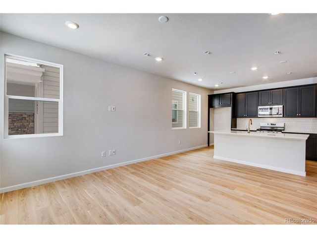 1423 Great Western Dr, Longmont, CO 80501