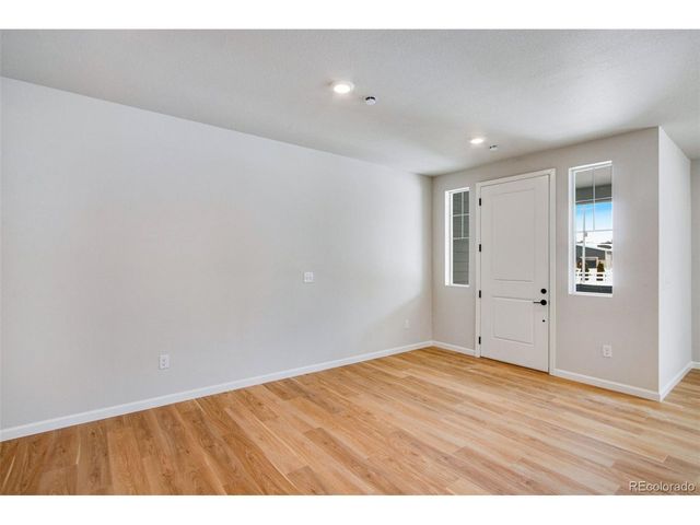 1423 Great Western Dr, Longmont, CO 80501