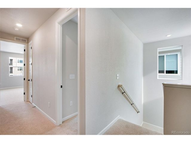 1423 Great Western Dr, Longmont, CO 80501