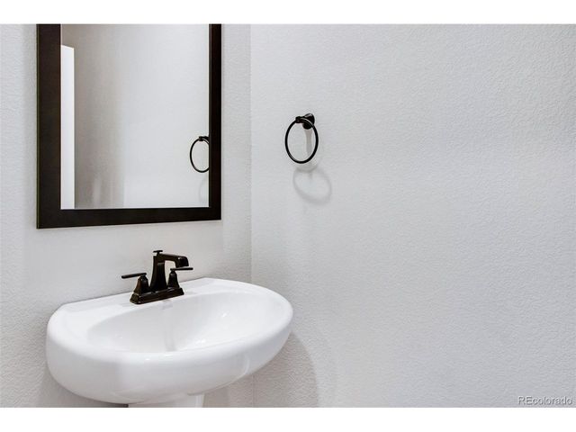 1423 Great Western Dr, Longmont, CO 80501