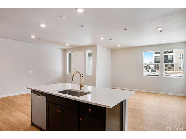 1423 Great Western Dr, Longmont, CO 80501