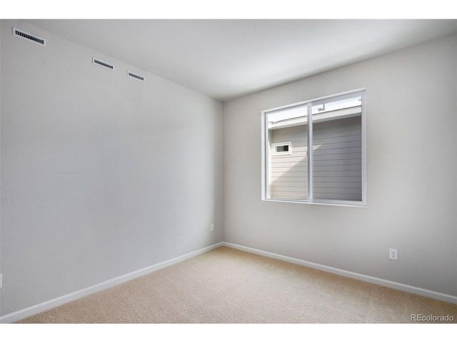 1423 Great Western Dr, Longmont, CO 80501