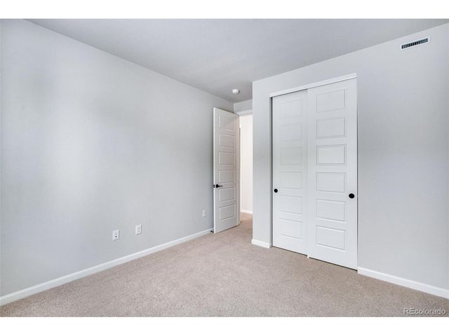 1423 Great Western Dr, Longmont, CO 80501