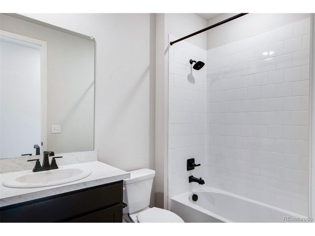 1423 Great Western Dr, Longmont, CO 80501