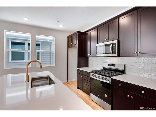 1423 Great Western Dr, Longmont, CO 80501