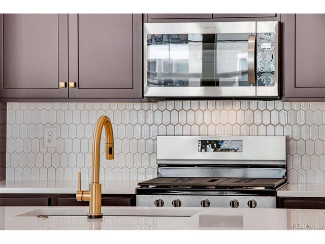 1423 Great Western Dr, Longmont, CO 80501