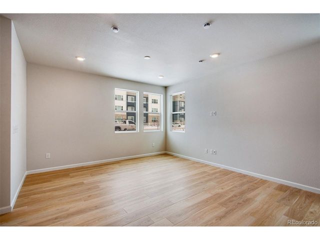 1423 Great Western Dr, Longmont, CO 80501